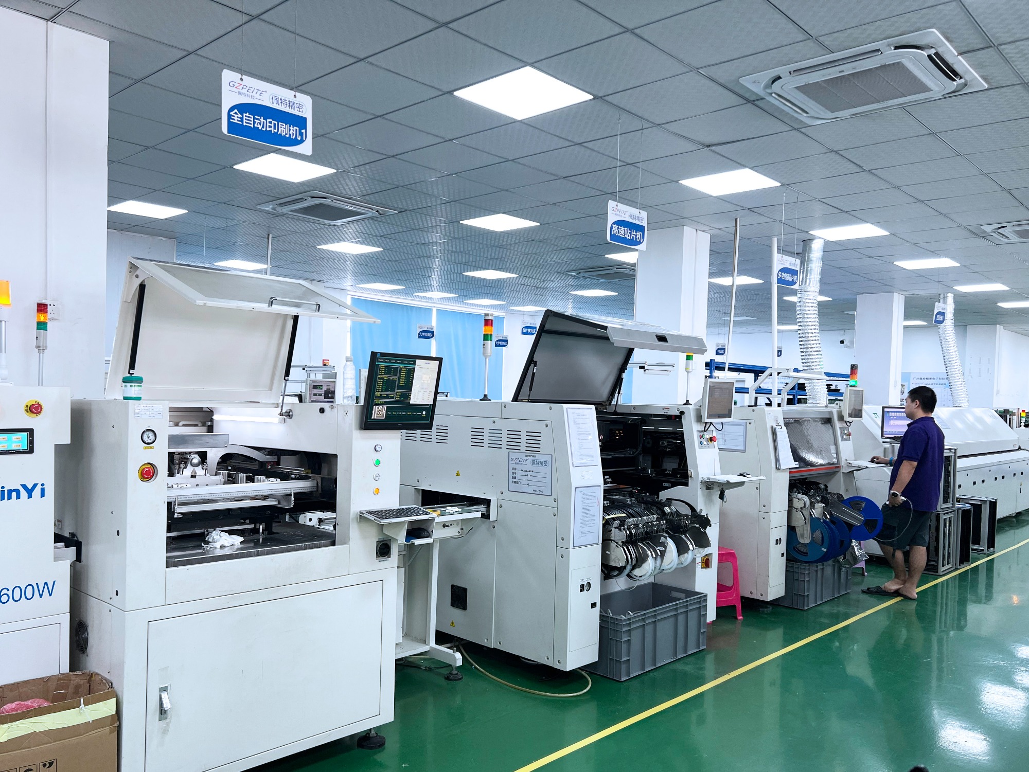 SMT貼片加工生產(chǎn)線(xiàn)